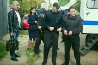 Член банды «Тверские волки» Александр Агеев на следственном эксперименте возле дома Михаила Круга. 