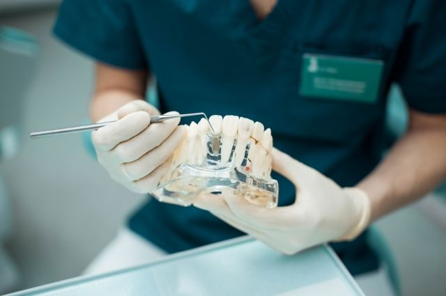Протезирование. Стоматолог – о коронках и их установке