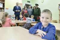 Александр Гусев побывал в детсаду № 144,  который сегодня посещают более 160 детей  военнослужащих.