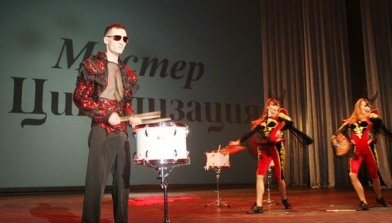 Шоу барабанов от Константина Пунегова.