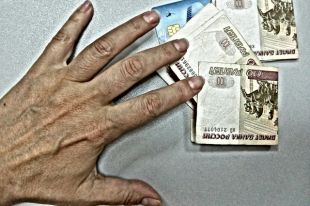 В Оренбурге мошенники обманули пенсионерку.