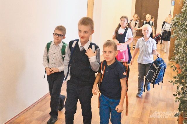 Девять школ Маслянинского района устранили указанные прокуратурой недочеты. Теперь в их документах нет положения «Звонок – для учителя».