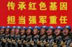 Китайские военнослужащие репетируют выступление на военном параде в честь 70-й годовщины основания КНР в Пекине.