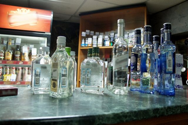 Ежемесячно полицейские проводят профилактическую операцию «Алкоголь», в рамках которой выявляют незаконных торговцев и изымают из оборота пьянящий товар.