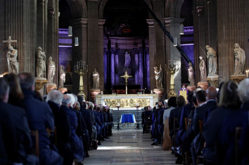 Заупокойная служба по бывшему президенту Франции Жаку Шираку в церкви Сен-Сюльпис в Париже.