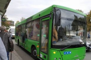В Николаеве автобус зажал дверью пассажирку и протащил ее дорогой