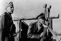 Вальтер фон Зейдлиц-Курцбах (слева) и Фридрих Паулюс на Восточном фронте. 1942 г.