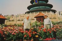 Андрей Пимонович со своим другом Степаном Никаноровичем в Китае.