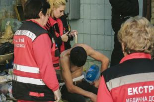 «Просил позвонить Кличко»: в столице мужчина получил ножевое ранение