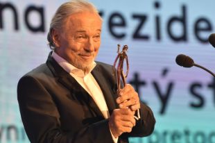 Золотой голос Чехии: в Праге умер легендарный певец Карел Готт
