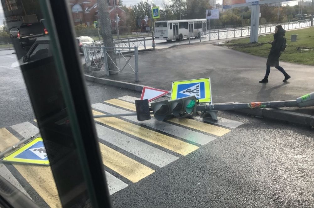Порывы ветра в некоторых районах достигали 25 метров в секунду.