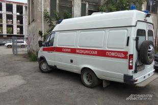 Приехавшая на место трагедии бригада медиков констатировала смерть женщины.