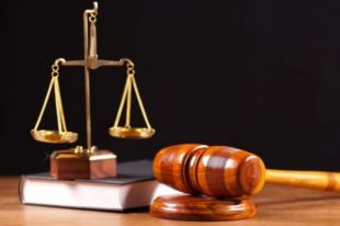 Суд отпустил под ночной домашний арест горе-врача, погоревшего на взятке