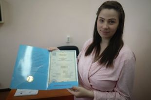 Молодая мама Анна Уткина.
