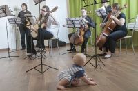 В классической музыке идеально всё, и маленьким детям вовсе не сложно её воспринимать. 