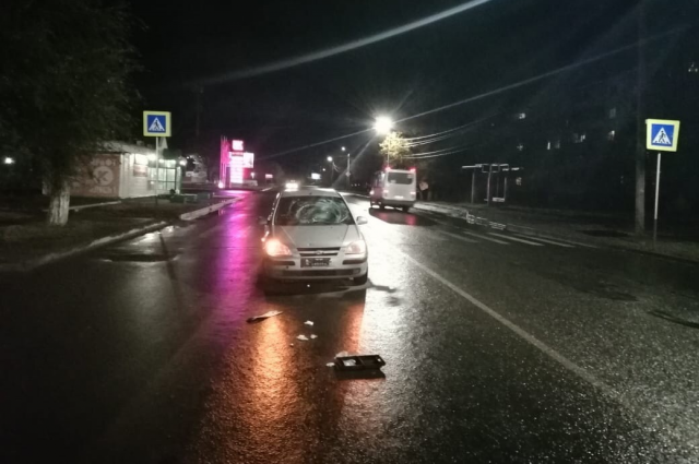 Пешеход попал под колеса иномарки в темное время суток в зоне действия знака 