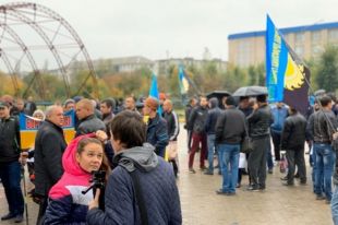 В Северодонецке шахтеры устроили пикет возле здания областной администрации