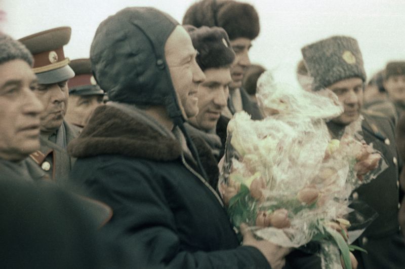 Экипаж космического корабля «Восход-2» встречают в Перми после успешного завершения полета. 21 марта 1965 года.