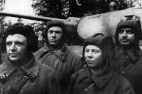 Танковый экипаж Дмитрия Лавриненко (крайний слева). Октябрь 1941 г.