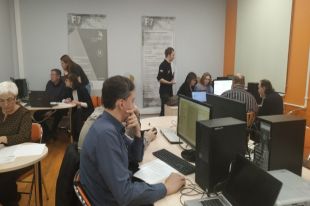 Многие специалисты уверены - тем, кому за 50, учёба не просто не помешает, а даже необходима.