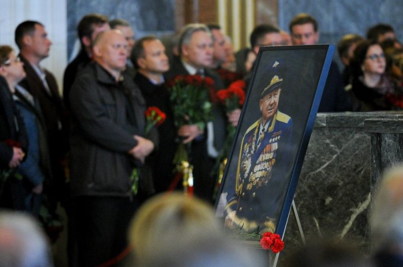 Церемония прощания с дважды Героем Советского союза, космонавтом Алексеем Леоновым на федеральном военном мемориальном кладбище в Мытищах.