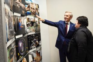 В Тюмени открылась выставка конкурсантов «Имени Александра Ефремова»