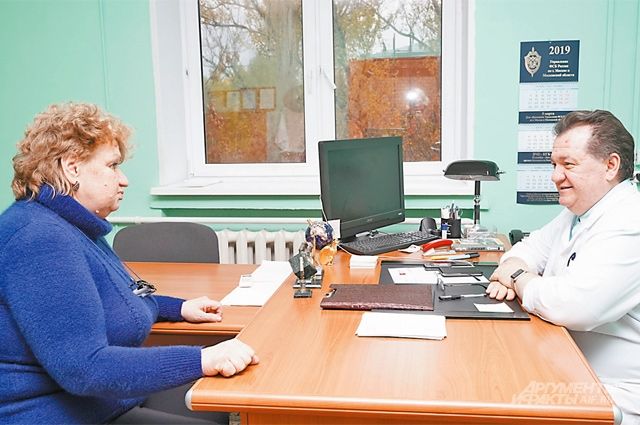 Доктор Шавхалов не только занят административной работой, но и готов обсудить с жителями медицинские вопросы.