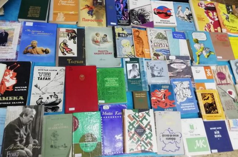 Мустай Карим опубликовал более ста поэтических и прозаических сборников, свыше десяти драматических произведений.