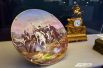 Тарелка с изображением битвы при Фридланде. Часы с Наполеоном на коне.