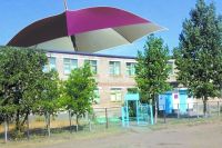 Отремонтированная в 2016 году кровля в Ащебутакской школе не выдержала осеннего дождя.