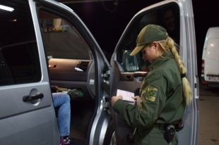 На границе россиянин попросил политическое убежище в Украине