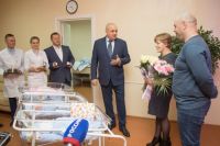 Многодетную семью поздравил губернатор Кузбасса Сергей Цивилев.