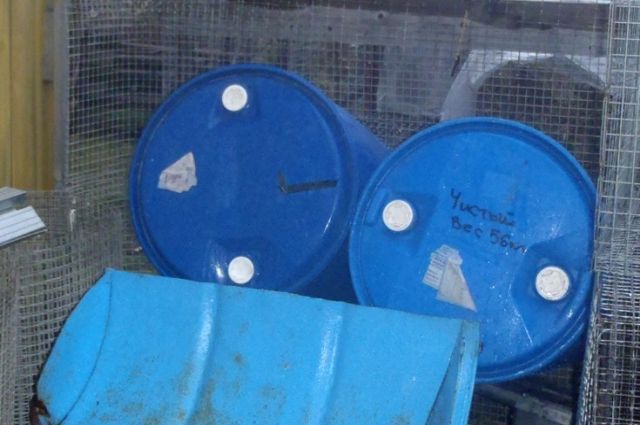 В Тобольске задержали сотрудников комбината, похитивших пластиковые бочки