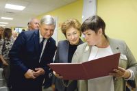 Губернатор и вице-спикер Совета Федерации ознакомились с планами работы новой поликлиники офтальмологической больницы.