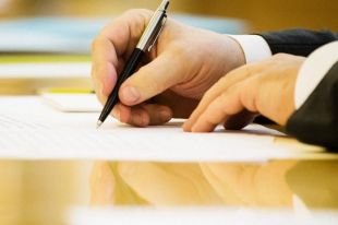 Закон о лишении народных депутатов выплат за прогулы опубликован: детали