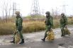 Отвод сил бойцов подразделений ЛНР в поселке Золотое в Луганской области. 