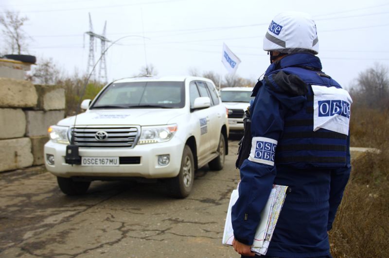 Наблюдатели ОБСЕ в поселке Золотое в Луганской области.