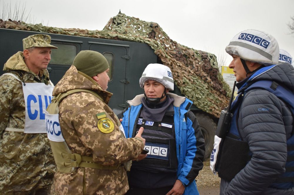 Разведение войск ЛНР и Украины в поселке Золотое в Луганской области.