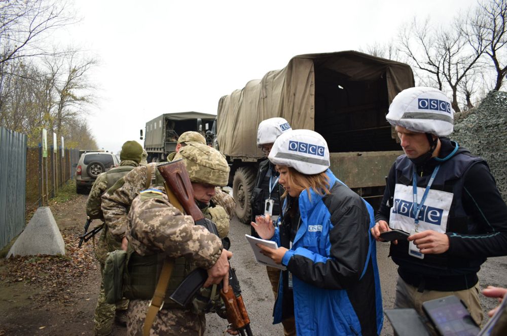 Разведение войск ЛНР и Украины в поселке Золотое в Луганской области.