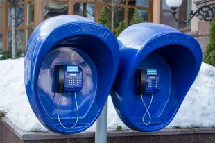Не раздастся гром небесный телефонного звонка: «Укртелеком» закрывает таксофоны