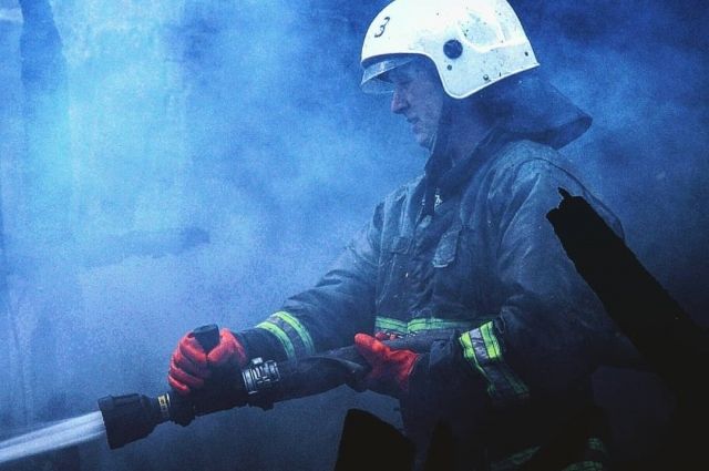Пожар в тюменской квартире на 14 этаже тушили 18 спасателей