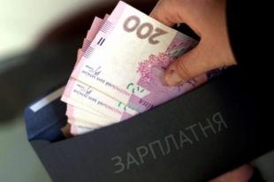 В Кабмине ожидают рост размера средней зарплаты в Украине на 2000 гривен