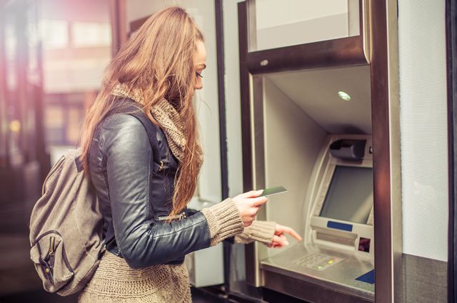 Мошенники у банкомата — осторожно, развод на деньги