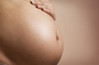 Женщинам, задумавшим родить после 35 лет, лучше готовиться к беременности заранее.