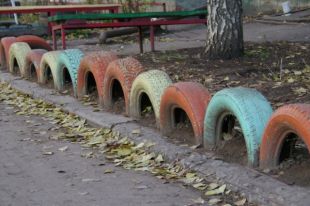 Убойные покрышки. Чем опасны во дворах «заборчики» из шин