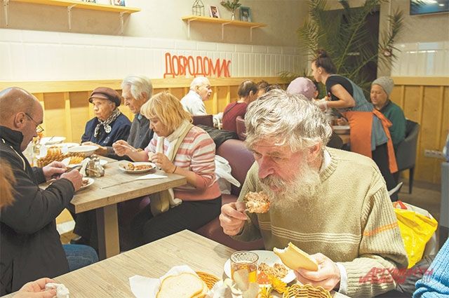 Пожилые жители района получили возможность каждый день обедать бесплатно.