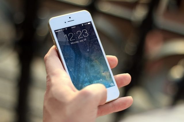 Банк ВТБ (ПАО) начал подключать клиентов к сервису приема бесконтактных платежей на смартфонах.