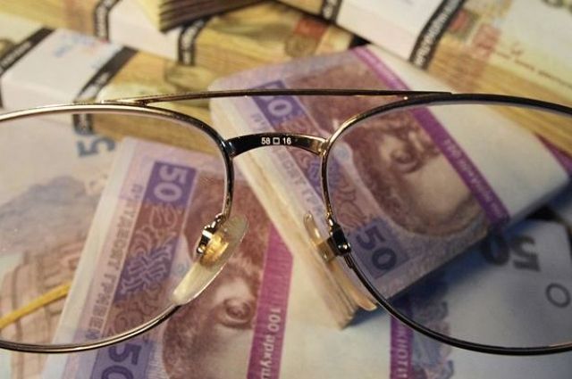 Пенсии и зарплаты: в Украине спрогнозировали размеры выплат до 2022 года