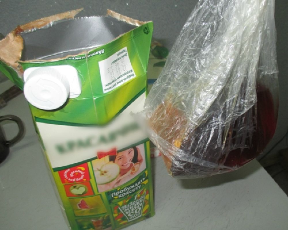 В августе 2015 года в той же соликамской колонии при досмотре содержимого продуктов питания у гражданки, прибывшей на длительное свидание к осуждённому, обнаружили в коробке с соком спиртосодержащую жидкость. Внутри двухлитровой коробки находился двойной пакет с напитком, похожим на коньяк. Спиртометр показал, что жидкость содержит 40% спирта.