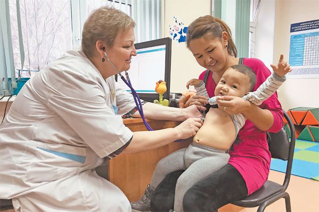 Даже самые маленькие пациенты не боятся опытного педиатра Елены Львовны Вертлиб. 